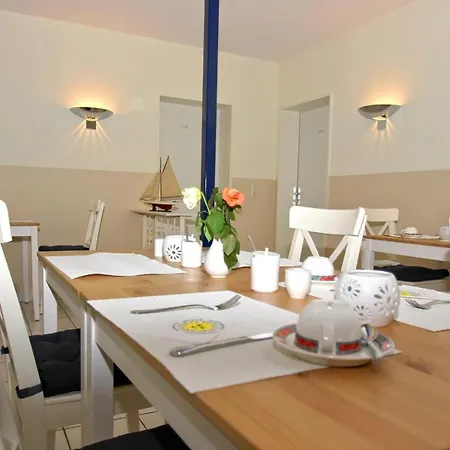 F-1010 Strandhaus Moenchgut Doppelzimmer Nr 35