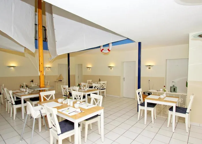 Hotel F-1010 Strandhaus Moenchgut Doppelzimmer Nr 35 Lobbe